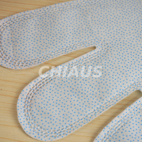 Waterless pet grooming wipe glove for coat cleaning